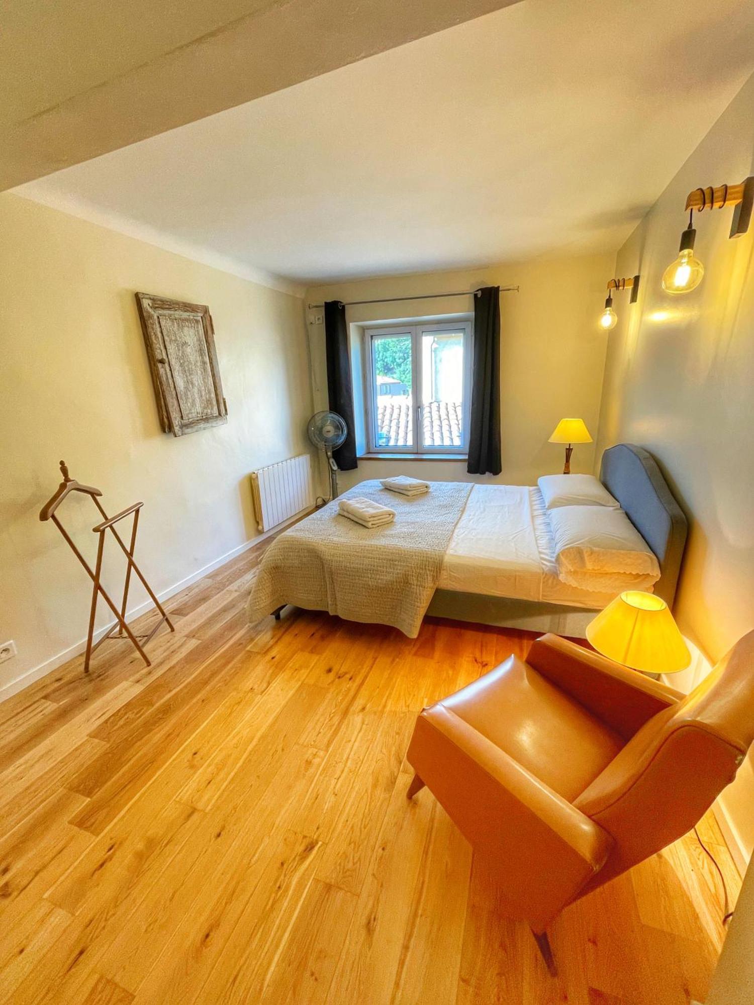 Le Petit Delphia Apartman Apt Kültér fotó